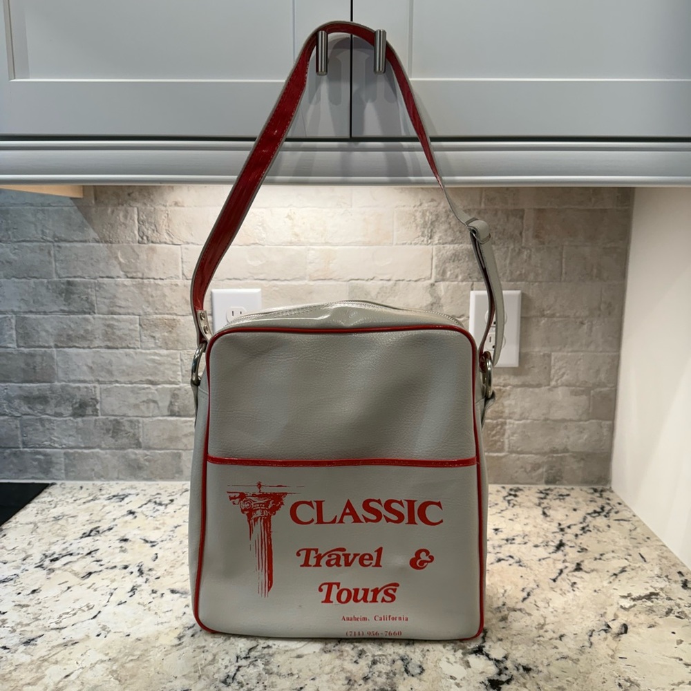 White and Red Travel Bag - Picture 1 of 6